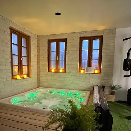 Au Coeur Du Jura Entre Comte Et Vin Jaune, Comte *